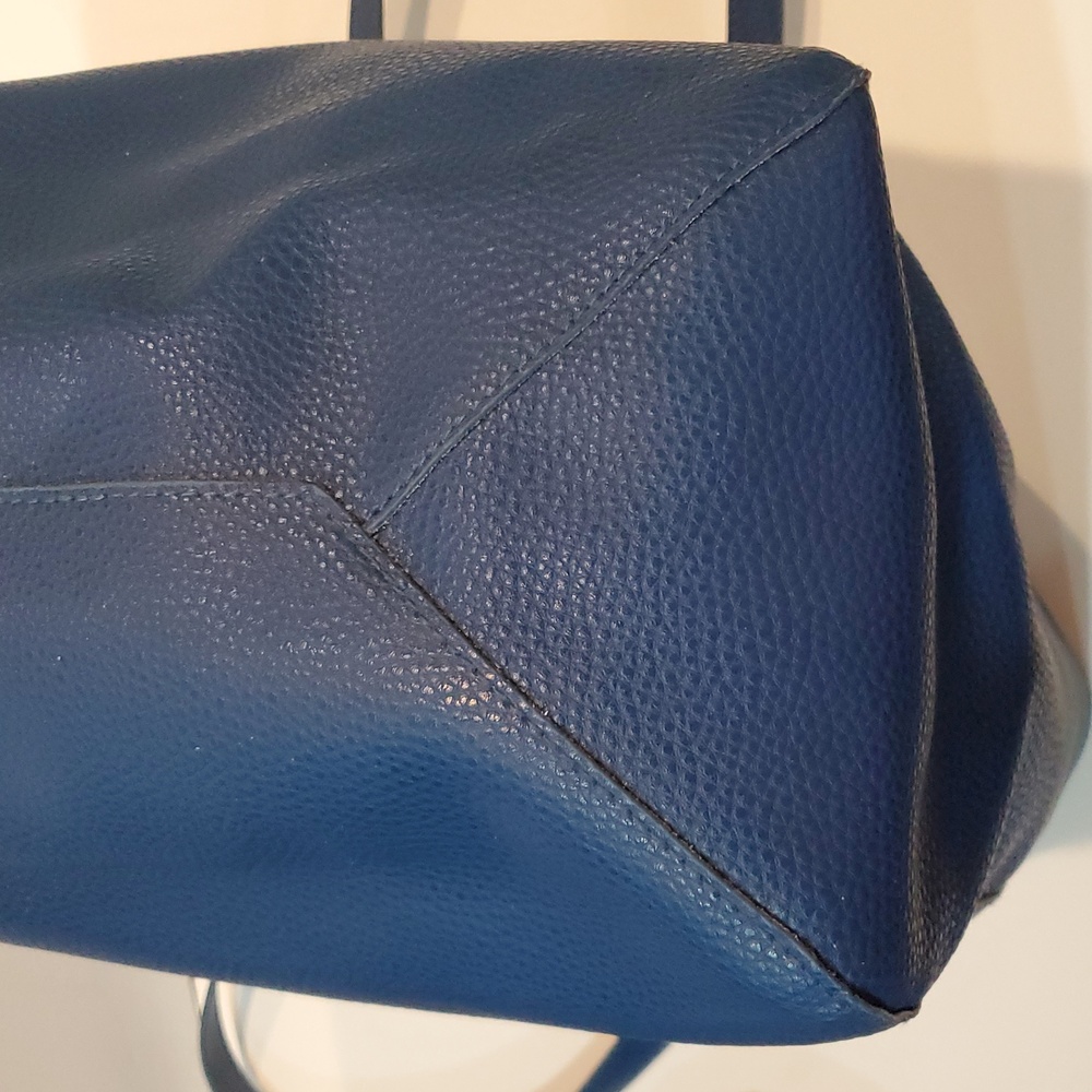 Reversible Blue Tote Bag Pebbled Faux Leather Dark & Light Blue Magnetic Closure - Picture 10 of 12